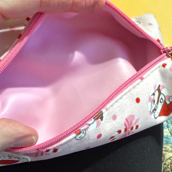 Makeup Junkie Buc-ees bag - Picture 5 of 5